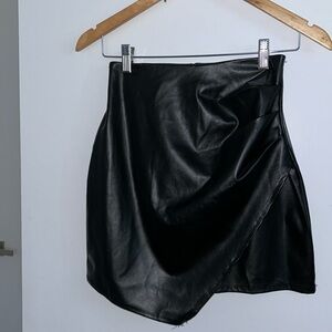 Black mini skirt by Windsor